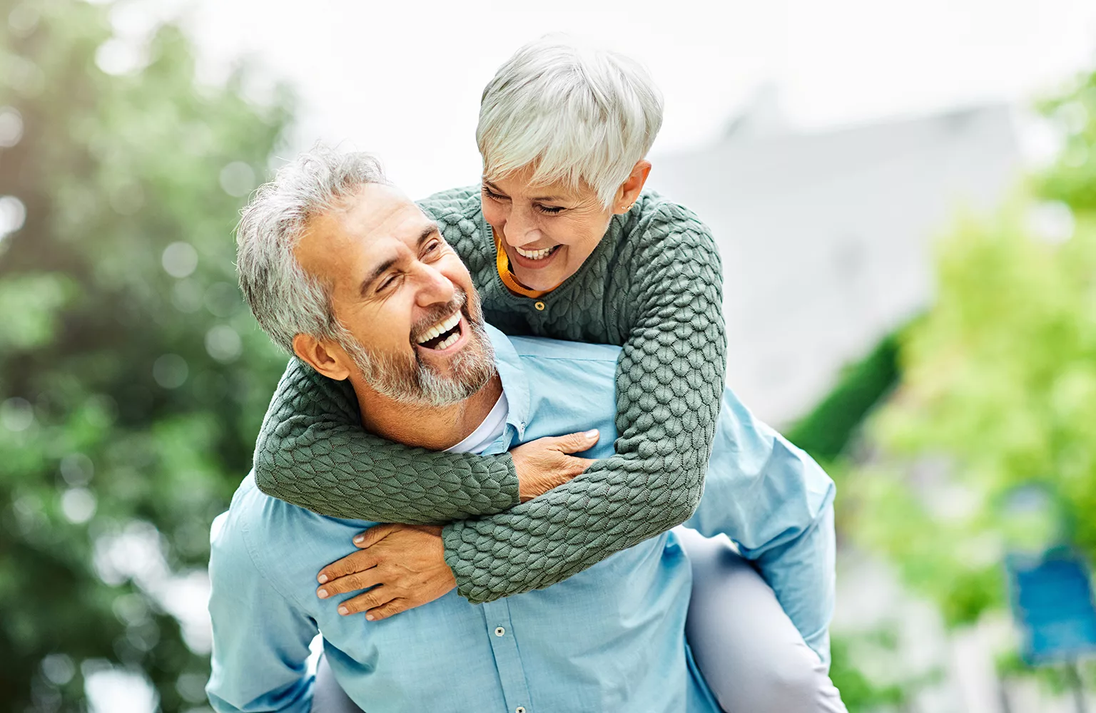woman man outdoor senior couple happy retirement