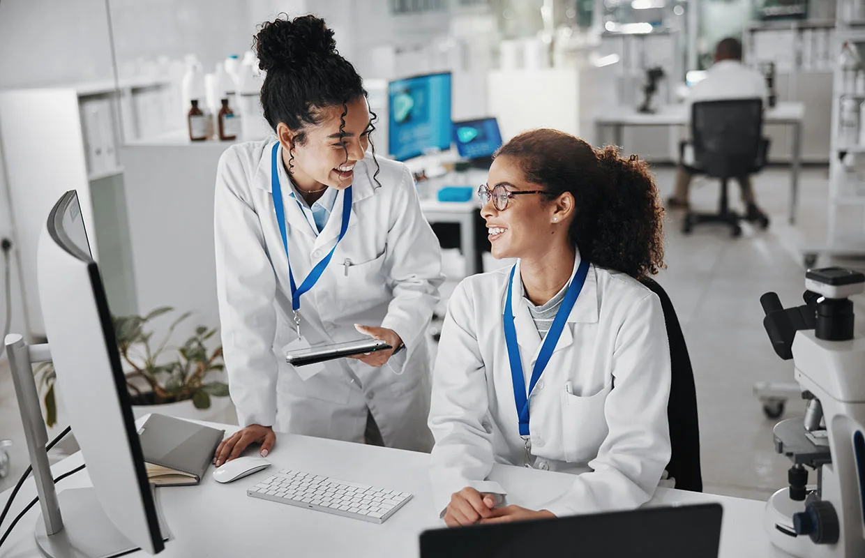 Teamwork, technology and research in laboratory for analysis, innovation or experiment